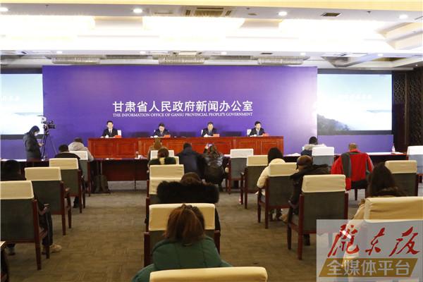 慶陽(yáng)市8個(gè)縣（區(qū)）、570個(gè)貧困村、14.99萬(wàn)戶61.05萬(wàn)貧困人口全部脫貧