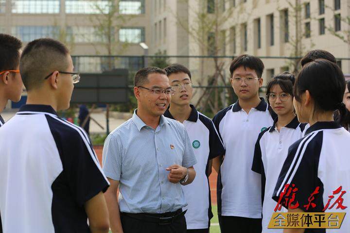 【教育高質(zhì)量發(fā)展·校長(zhǎng)訪談】聚焦內(nèi)涵謀新篇 推動(dòng)發(fā)展開(kāi)新局——訪慶陽(yáng)四中黨總支書(shū)記、校長(zhǎng)齊建偉