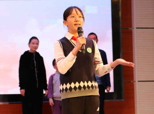【新時代慶陽好少年·辛佳?！坑眯袆泳`放光彩