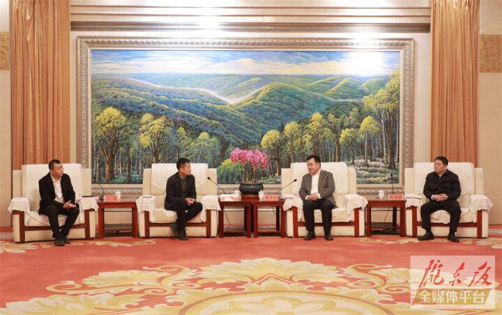 黃澤元周繼軍與阿里巴巴集團(tuán)副總裁、阿里云全球銷售總裁蔡英華一行座談