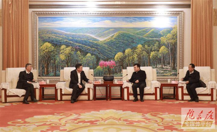 黃澤元與中國(guó)中鐵股份有限公司黨委常委、副總裁李新生一行座談