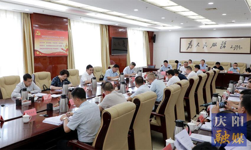 黃澤元與駐慶央企、金融機(jī)構(gòu)、市屬國有企業(yè)和民營企業(yè)負(fù)責(zé)人座談