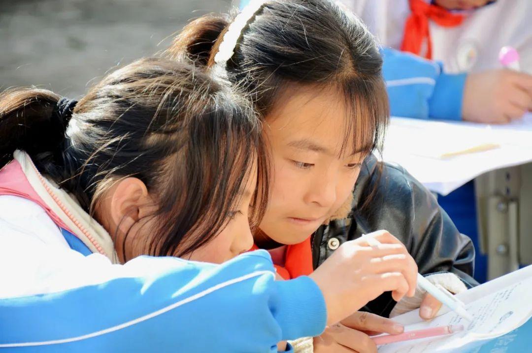 周末聊一會兒 | 陪讀打卡，你被孩子五花八門的“作業(yè)”拿捏了嗎？