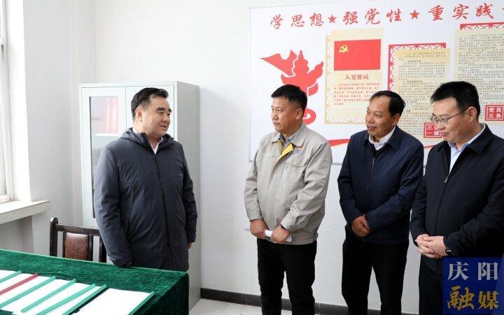 黃澤元在寧縣調(diào)研主題教育開展情況時(shí)強(qiáng)調(diào)以學(xué)促干抓落實(shí)以干踐學(xué)顯擔(dān)當(dāng)在高質(zhì)量發(fā)展生動實(shí)踐中彰顯主題教育新成效