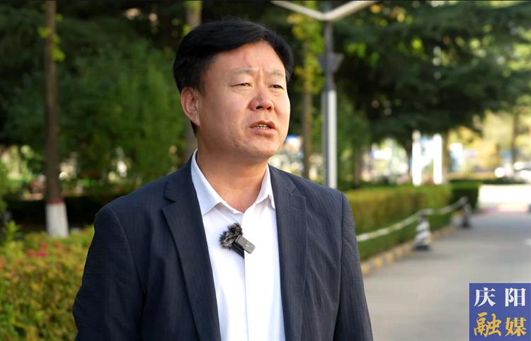 全力挖掘拓展數(shù)字資源 推動(dòng)招商選資晉位爭(zhēng)先 ——訪慶陽市機(jī)關(guān)事務(wù)管理局黨組書記、局長(zhǎng)張曉龍