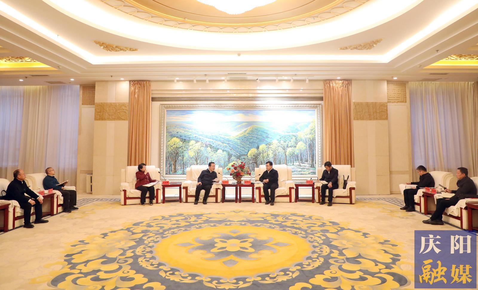 寧夏吳忠黨政考察團(tuán)來慶陽(yáng)考察