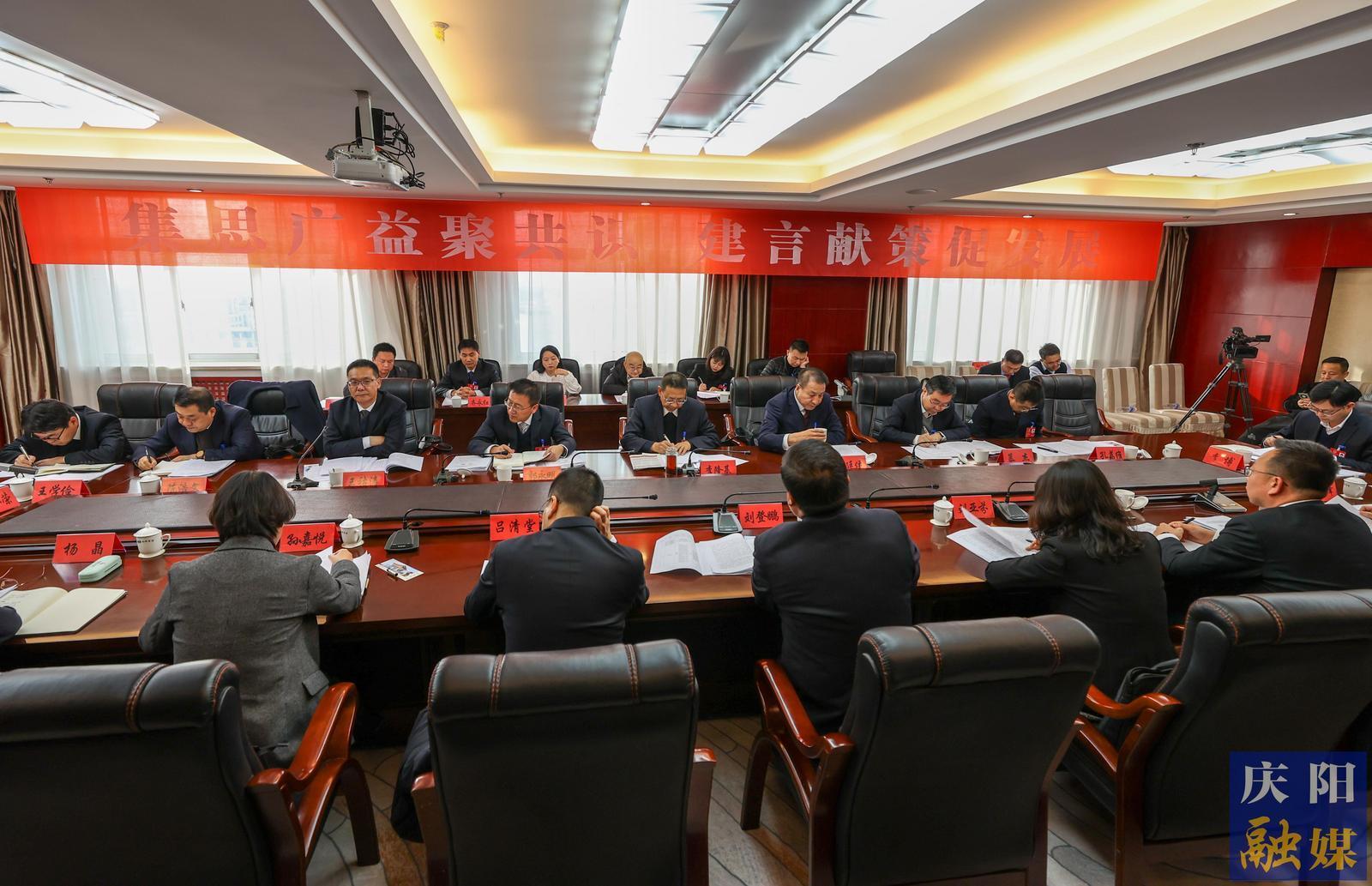 【圖說(shuō)兩會(huì)】市政協(xié)委員分組討論政府工作報(bào)告和計(jì)劃、財(cái)政報(bào)告