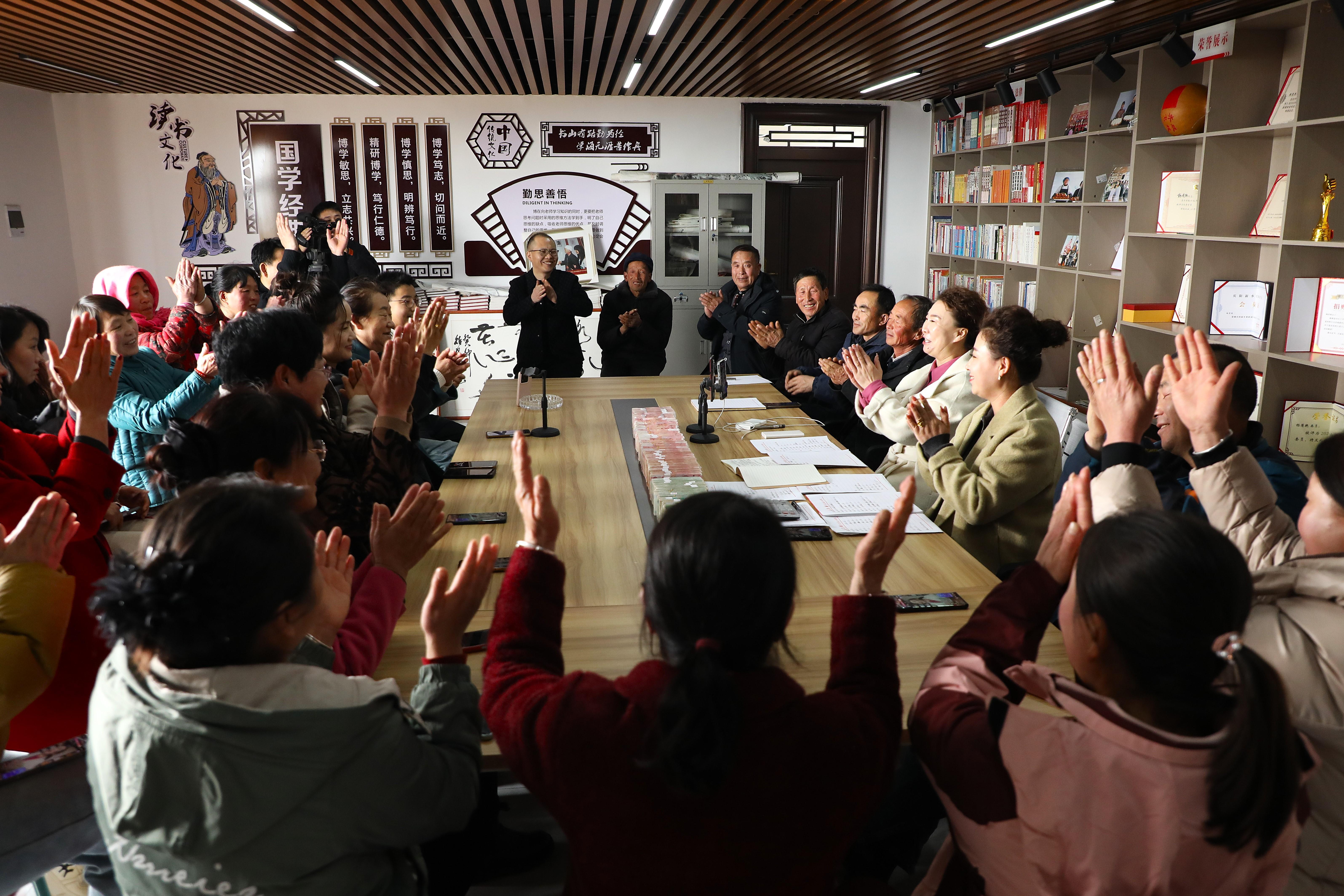 二月二，分紅“盛宴”開(kāi)啟幸福新篇 ——環(huán)縣莊子峁生態(tài)農(nóng)莊30戶農(nóng)戶喜提73萬(wàn)元“紅包”