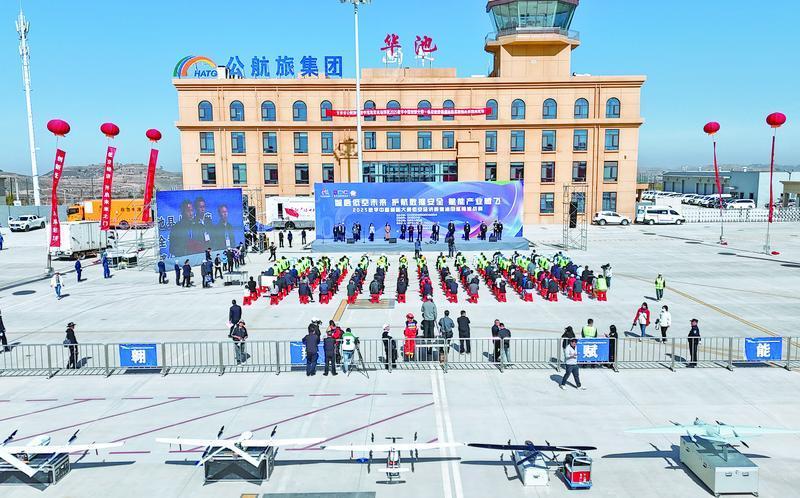 2025數(shù)字中國(guó)創(chuàng)新大賽·低空經(jīng)濟(jì)賽道·特別報(bào)道丨無(wú)人機(jī)秒變“巡檢尖兵”！全國(guó)首次油田巡檢挑戰(zhàn)賽在慶陽(yáng)舉行
