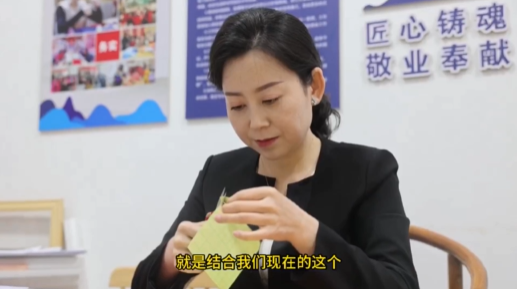 慶陽(yáng)市民間布貼畫(huà)藝術(shù)代表性傳承人 李慶英：深化創(chuàng)新，讓布貼畫(huà)煥發(fā)新的生機(jī)