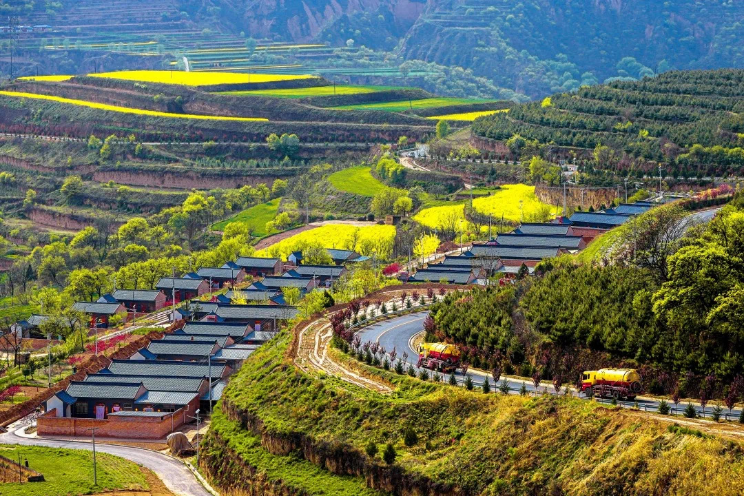 【“亮牌子、樹形象、展風(fēng)采”城鄉(xiāng)文明創(chuàng)建巡禮】慶陽市西峰區(qū)顯勝鄉(xiāng)毛寺村：“四維共進(jìn)” 繪就文明鄉(xiāng)村新畫卷